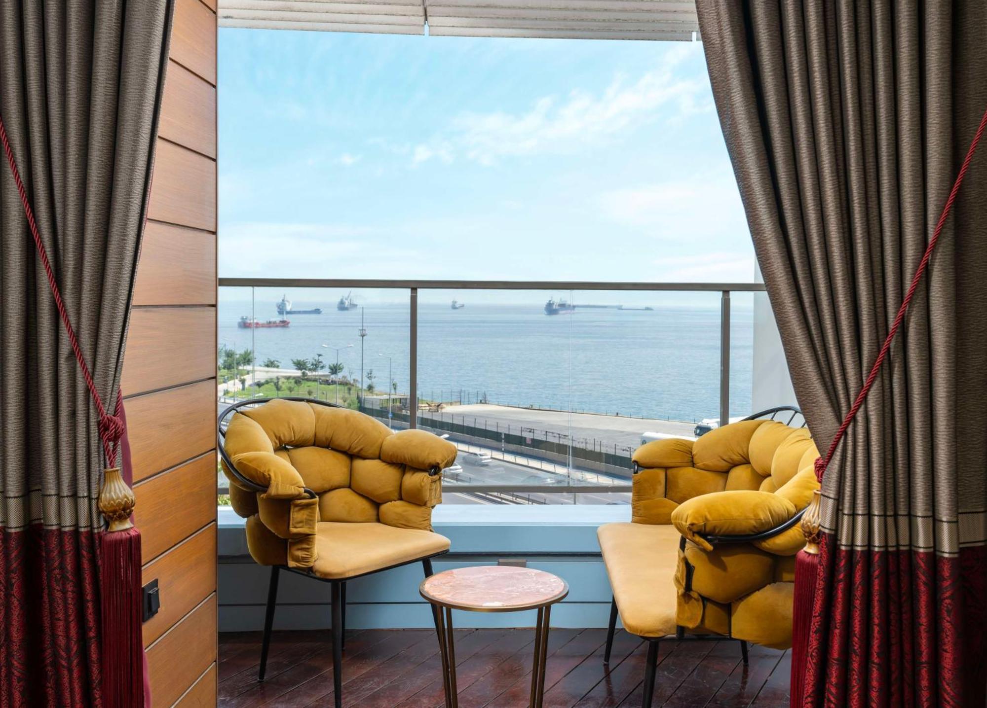 Radisson Blu Hotel Istanbul Ottomare Exterior foto View from a suite