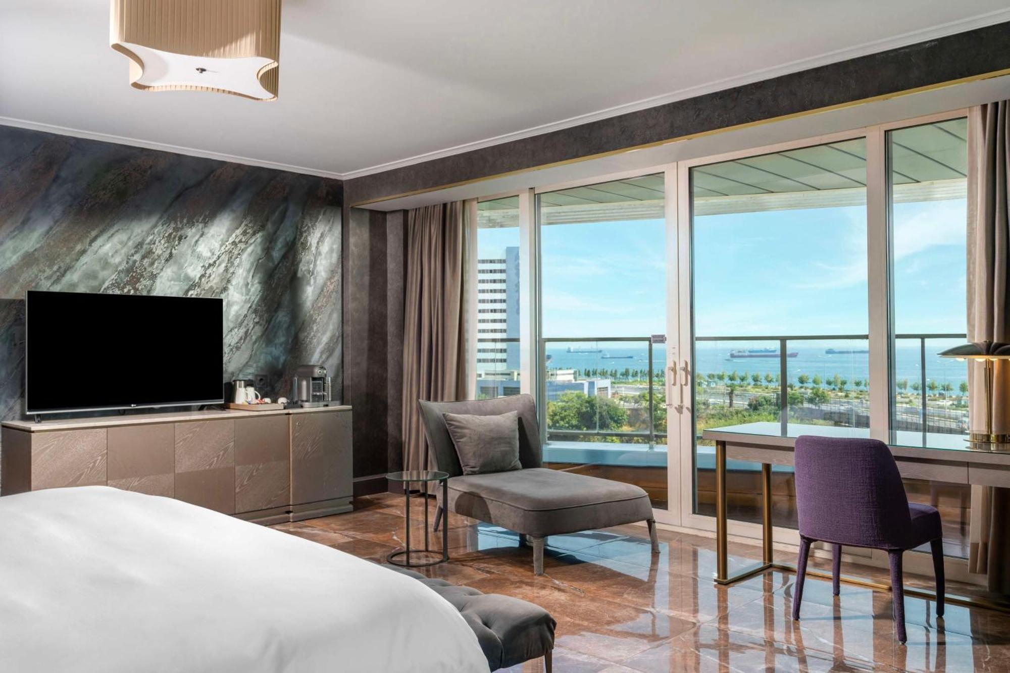 Radisson Blu Hotel Istanbul Ottomare Exterior foto A guest room at the Westin